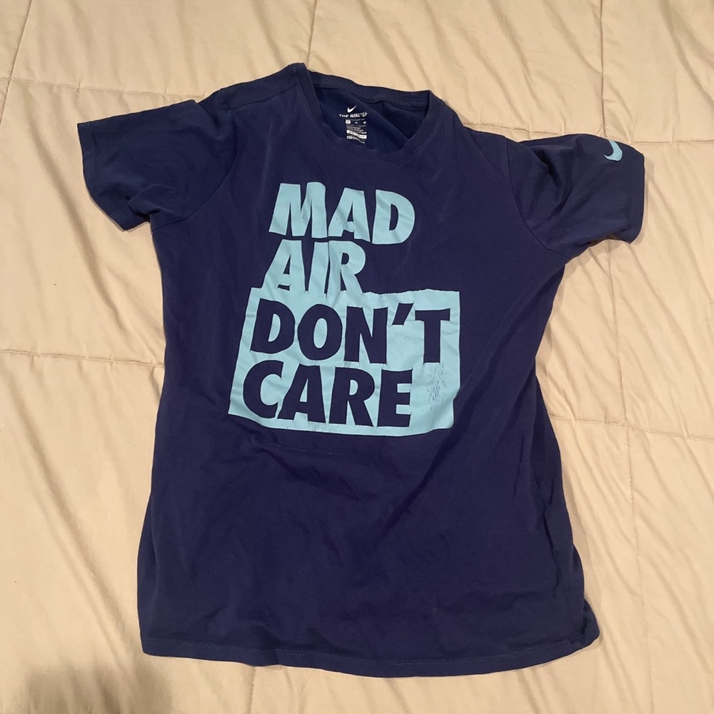Nike t shirt size xl kids